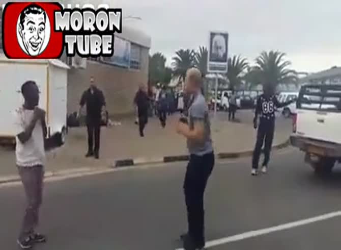 Video :The incorrect victim is attacked by thieves